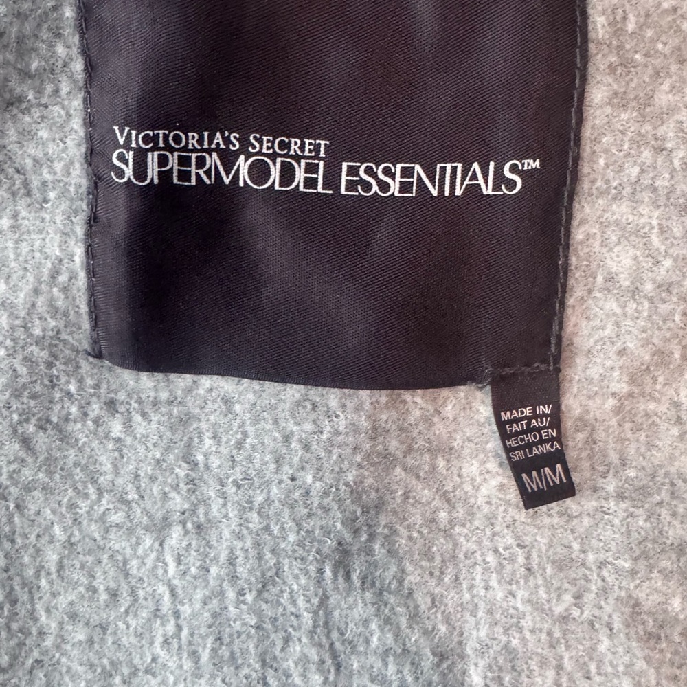Victoria Secrets Supermodel Essentials hoodie - Picture 5 of 6